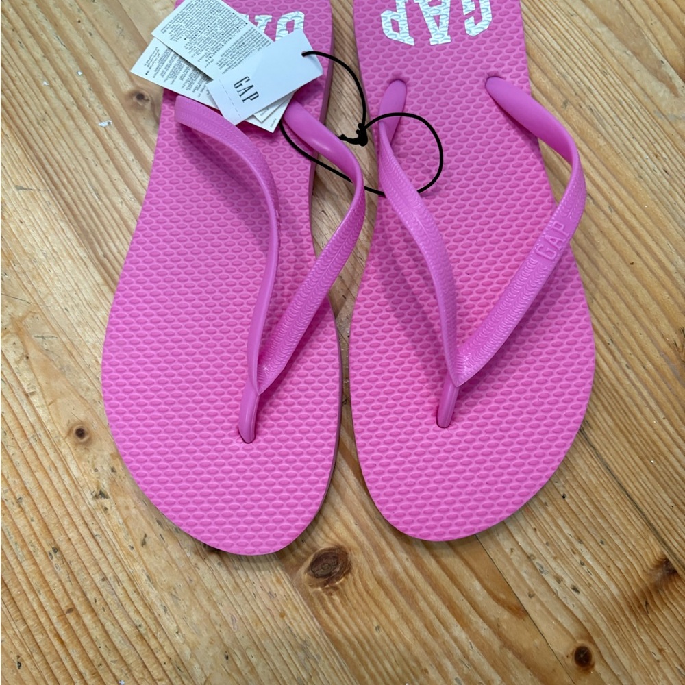 NWT Gap Pink Flip Flops